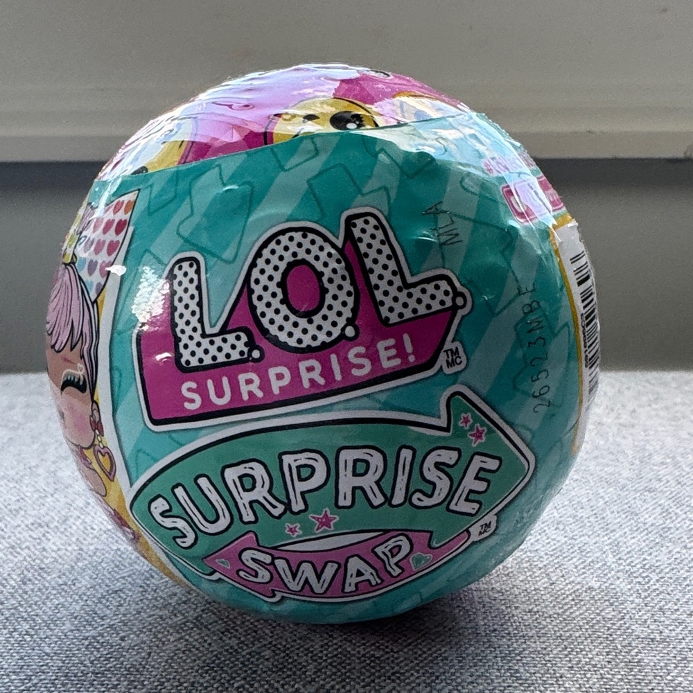 L.O.L. Surprise! Teal & Pink Surprise Swap Ball